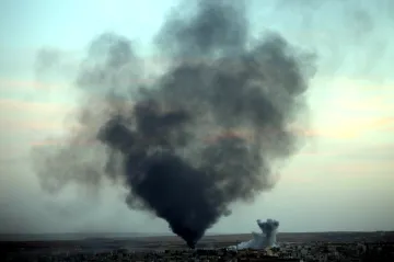 Islamisté drží téměř polovinu Kobani. Hrozí masakr stovek lidí, děsí se OSN