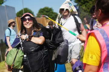 Festival Glastonbury slaví odložené padesátiny. Popřeje mu Billie Eilish i McCartney a možná přijde i bahno 