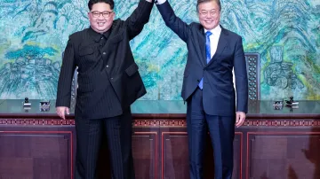 Kim Čong-un a Mun Če-in na mezikorejském summitu