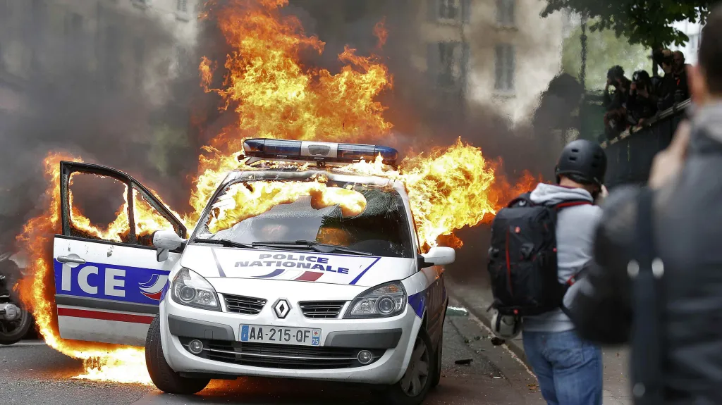 Násilnosti v Paříži