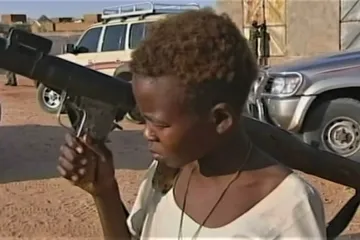 Dětským vojákům z jihosúdánské občanské války pomáhá EU začít nový život