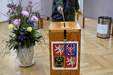 Boti i „neochotná“ Meta. Jak se kontroluje volební kampaň na sítích?