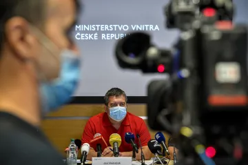 Deficit 320 miliard znamená přiblížení rozpočtu realitě, míní Hamáček