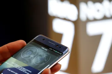 Za hořící Samsung Galaxy Note 7 mohla vadná baterie, potvrdili experti