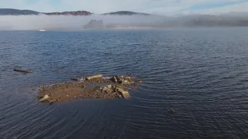 Nízká hladina Lipna odhalila zatopené vesnice
