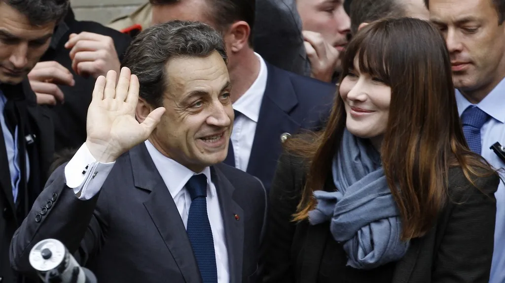 Nicolas Sarkozy a Carla Bruniová