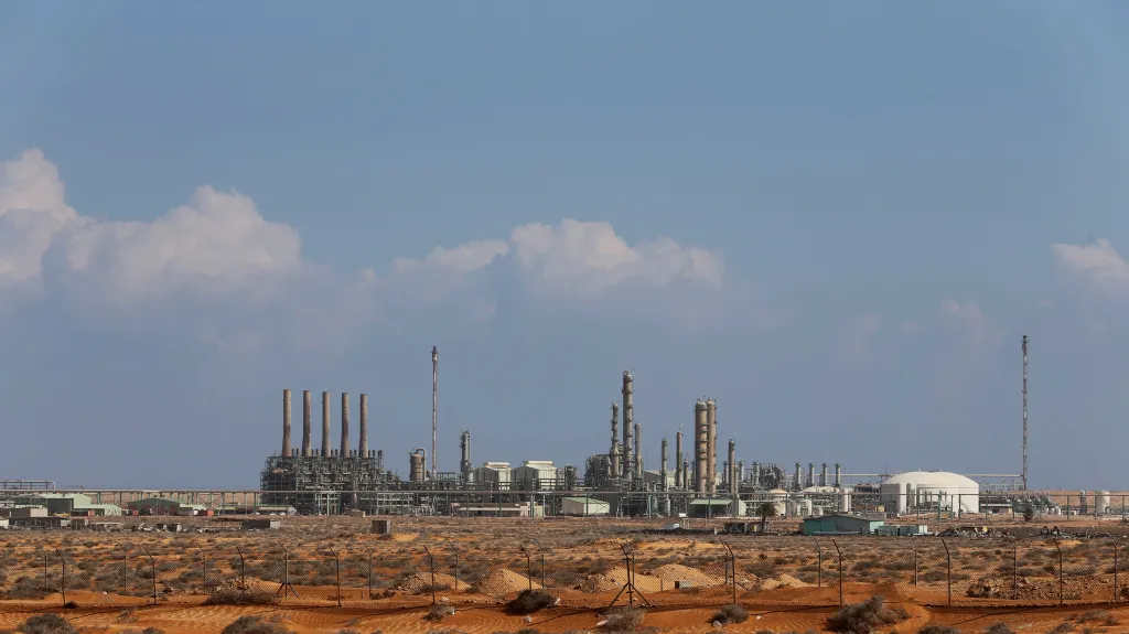 Průmyslová zóna v ropném přístavu Rás Lanúf