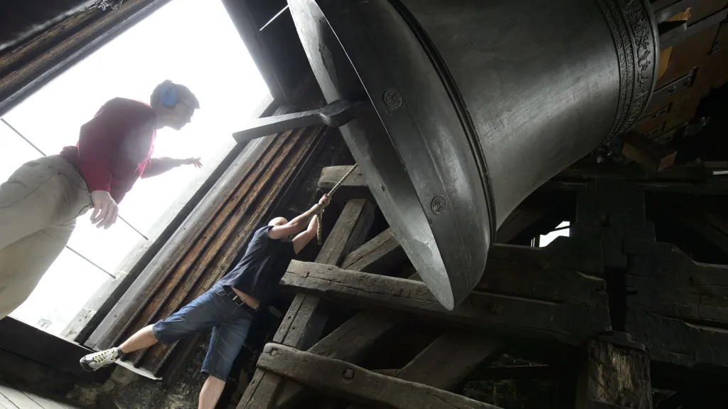 Zatímco zvoníků ubývá, počet strojků se spínacími hodinami roste