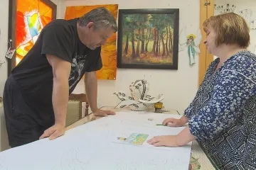 V podnikání jim pomohly vitráže ve výtahu. Jezdili v něm bohatí lidé, z nichž se stali zákazníci