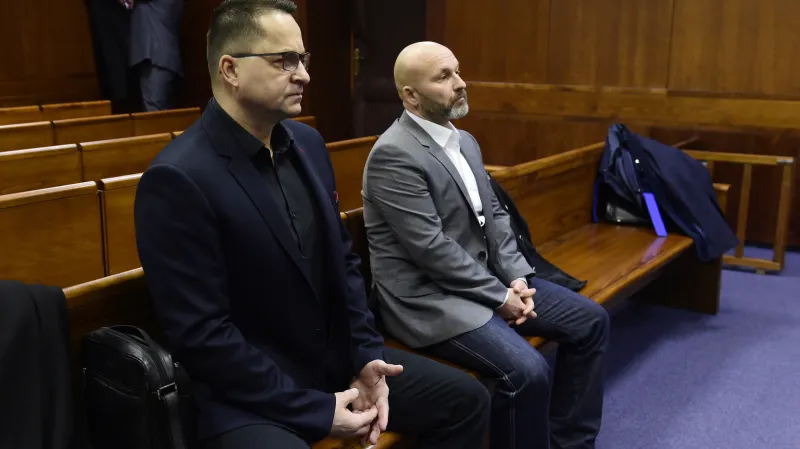 Petr Trubačík a Kamil Hrachovec (zleva) u Vrchního soudu