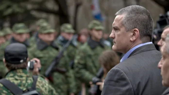 Krymský parlament otevřel ruce Rusku, Kyjev mobilizuje armádu