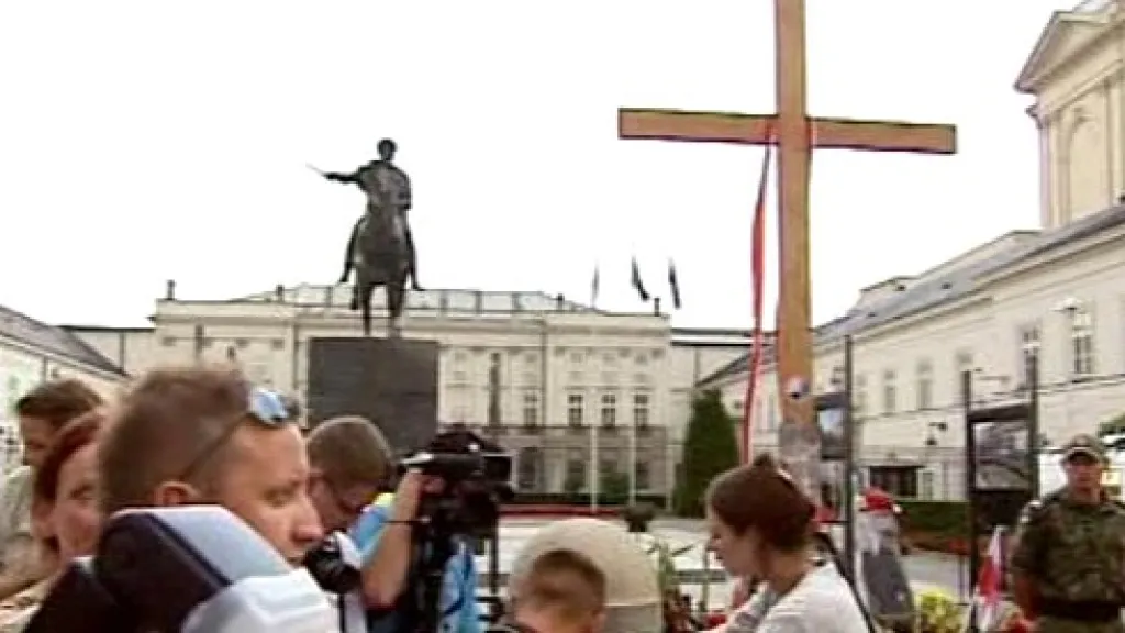 Kříž před polským prezidentským palácem