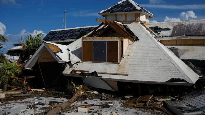 Hurikánem zničený hotel na Bahamách