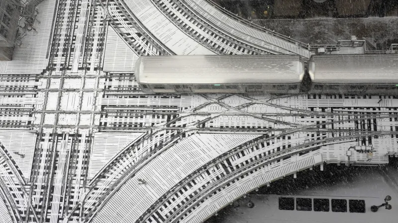 Metro v Chicagu patří k nejstarším na světě, jeho tratě však vedou převážně nad ulicemi a nikoli pod nimi