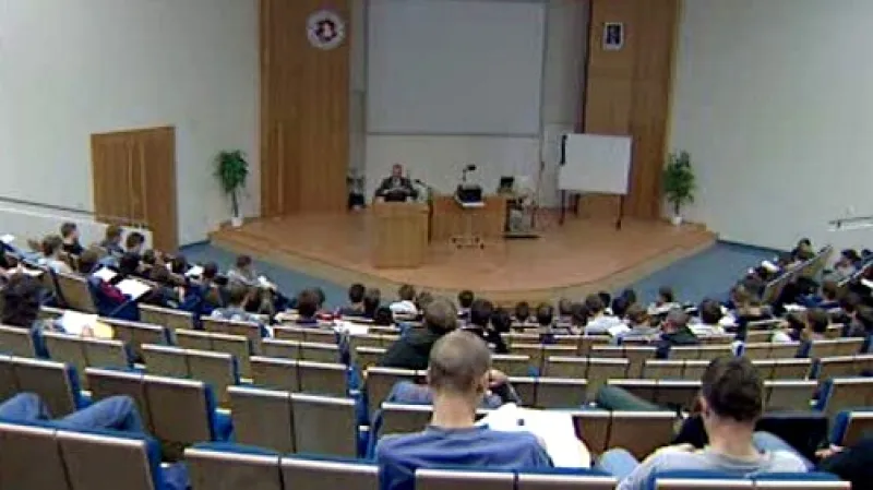 Studenti na přednášce