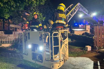 Extrémní bouřky vtrhly do Česka, hasiči často zasahovali