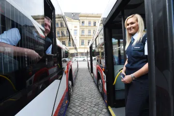 Dopravním podnikům ve velkých městech chybí řidiči. V Brně řídí tramvaje studenti