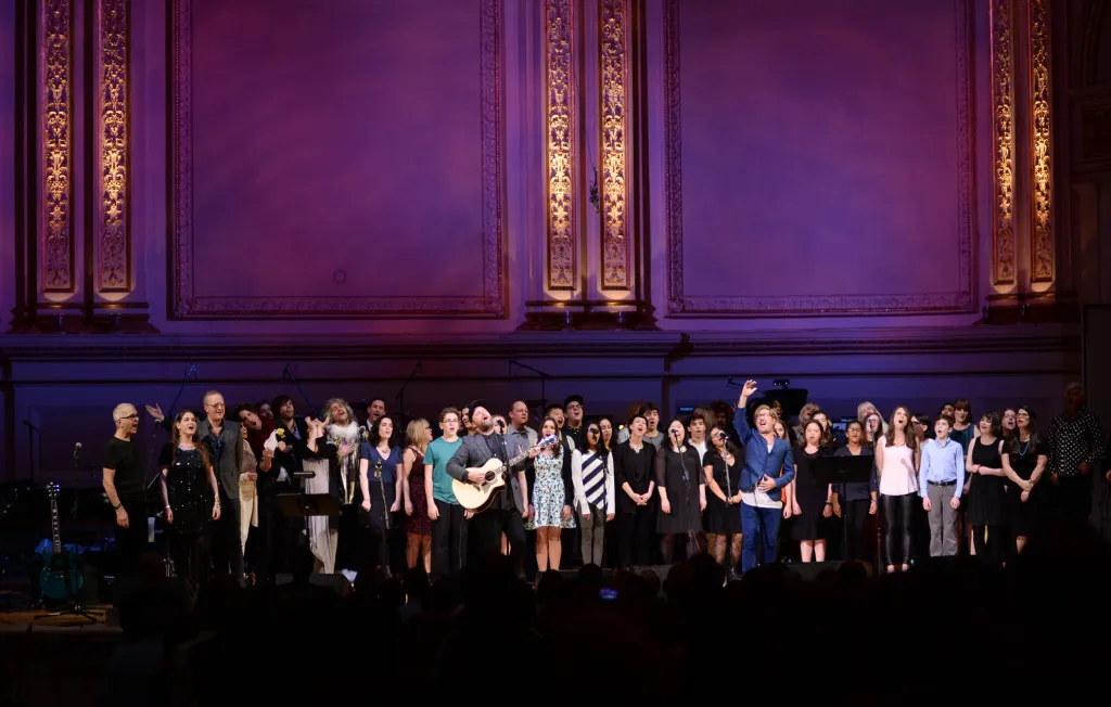 Carnegie Hall má tři koncertní sály. Největším je Main Hall (na fotografii), nazývaný také Isaac Stern Auditorium. V roce 1997 byl pojmenován po houslistovi Isaacu Sternovi. Main Hall má pět podlaží, návštěvníci s lístky až na horní balkony tak musí vystoupat po 137 schodech. Nachází se zde 2804 sedadel, předsálí zdobí podepsané portréty největších umělců klasické hudby