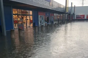 Další vlna bouřek si vyžádala zásahy hasičů