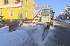 V Jablonci trvá sněhová kalamita, pomáhají s ní i vězni