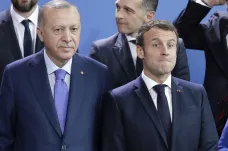„Nechte se vyšetřit,“ poradil Erdogan Macronovi. Francie v reakci odvolává velvyslance na konzultace