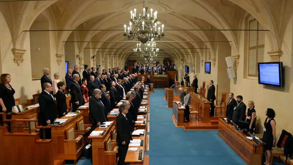 Senátoři v listopadu 2016 na ustavující schůzi