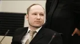Brífink žaloby a obhajoby po třetím dni soudu s Breivikem