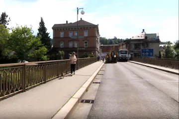 V Semilech rekonstruují most přes Jizeru. Omezení pocítí řidiči i chodci
