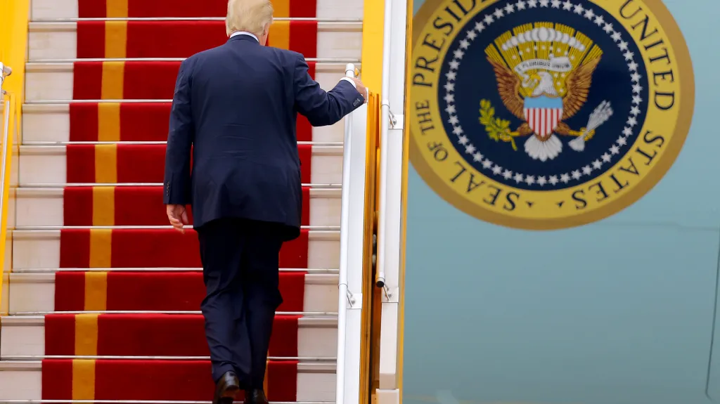 Donald Trump na svém asijském diplomatickém turné
