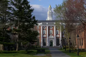 Trump dál tlačí na Harvard. Univerzita už nesmí přijímat zahraniční studenty