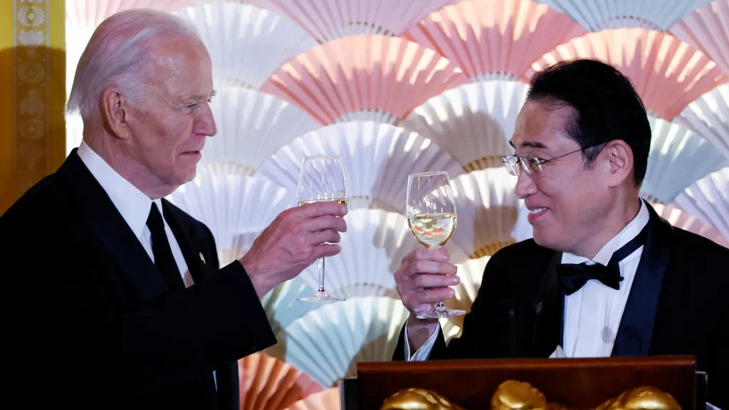 Joe Biden a Fumio Kišida na slavnostní večeři v Bílém domě
