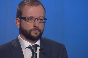 Úřad pro dohled nad stranami vstoupil do kampaně rozpolcený. Předseda může vše a nelze ho zastavit, varoval člen vedení