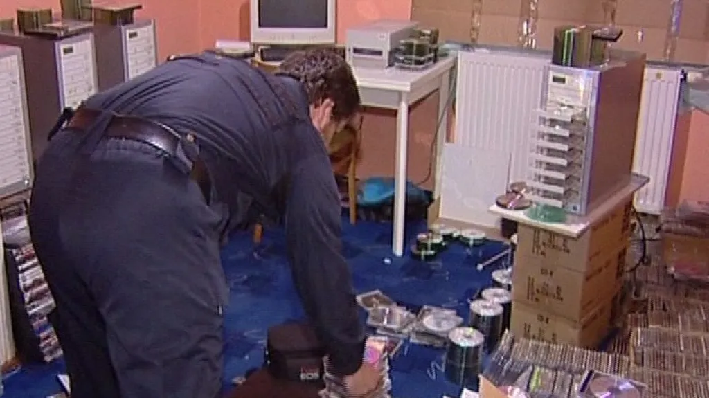 Počítačové pirátství