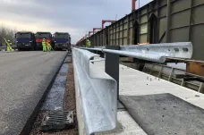 Most přes nádrž Nové Mlýny prošel zátěžovou zkouškou. Průjezdný bude do konce týdne