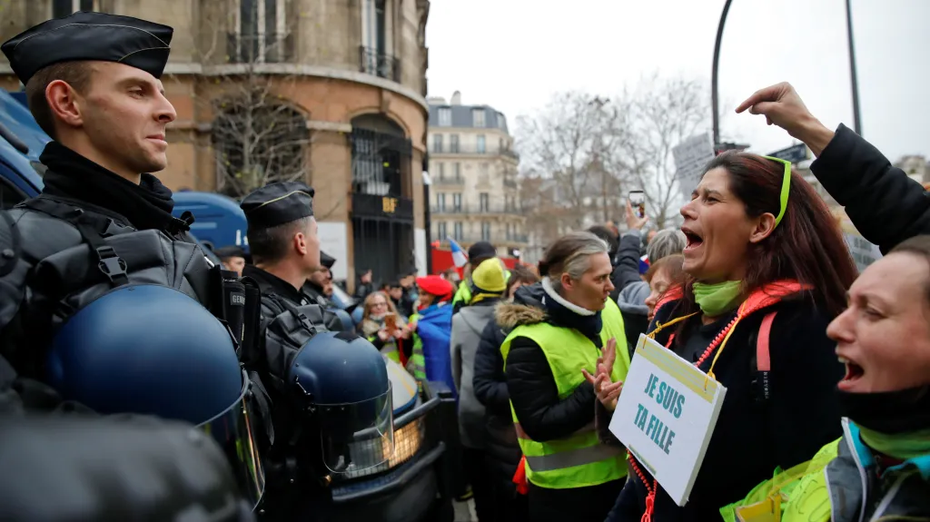 Protest žlutých vest v Paříži