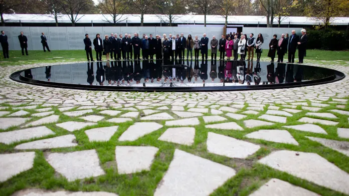 Odhalení památníku romským obětem v Berlíně