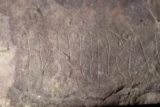 Norští archeologové našli možná nejstarší runový kámen na světě. Pro nápis zatím nemají vysvětlení