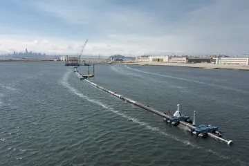 Do Tichého oceánu vyplul systém na sběr plastového odpadu