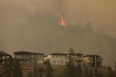 Intenzita požárů v Britské Kolumbii zesílila. Desetitisícům lidí nařídili evakuaci