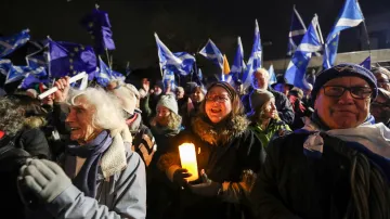 Lidé protestovali proti brexitu před skotským parlamentem