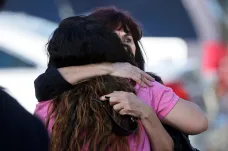 Krvavý útok na sociální centrum v USA. Trojice střelců zavraždila 14 lidí