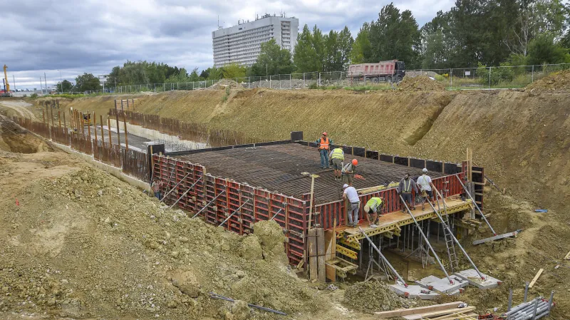 Stavba tramvajové trati ve Starém Lískovci
