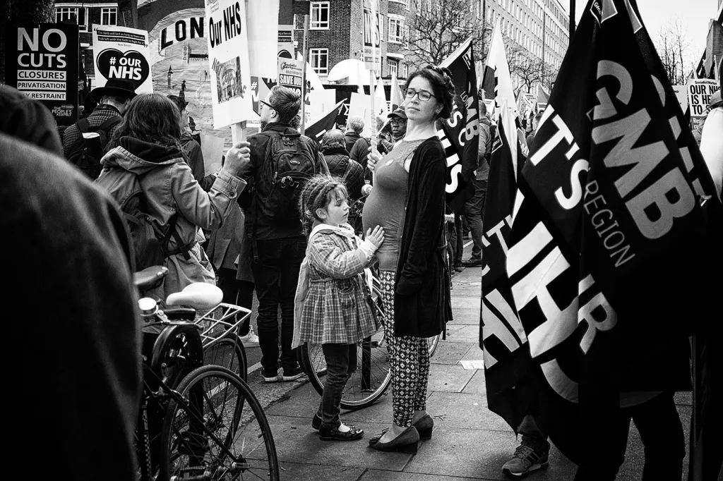 Nominace na vítěznou sérii Czech Press Photo 2018 (Problémy dnešní doby): Soubor z demonstrací v Británii s názvem Do ulic.