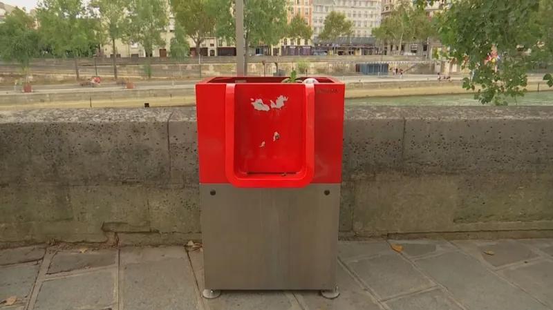 Uritrottoir v ulicích Paříže