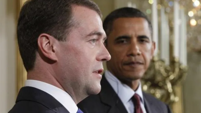 Setkání amerického prezidenta Baracka Obamy s jeho ruským protějškem Dmitrijem Medvěděvem