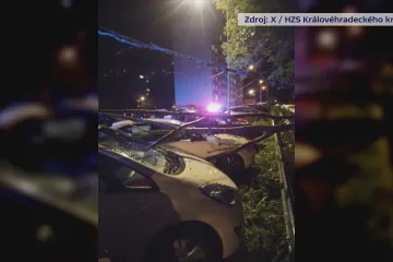 Škody po nočních bouřkách doznívají hlavně na železnici. Z Prahy do Kralup se stále jezdí jednokolejně