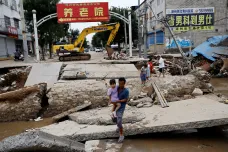Čína potvrdila úmrtí části pohřešovaných při záplavách. Obnova provincie potrvá dva roky