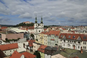 Spíš než bota tlačí jih Moravy pneumatiky. Krajskou potíží je spojení na Vídeň i Svitavy