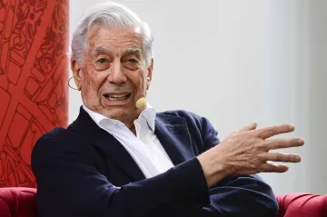 Venezuelu ovládá „banda extremistů", režim je odsouzen k zániku, míní spisovatel Vargas Llosa