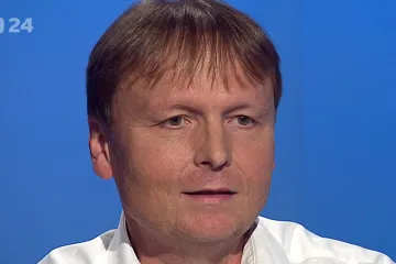 Zavření škol je pro nás těžké. Pokud máme navyšovat kapacity, je to jako nosit cedníkem vodu, říká šéf nemocnice 